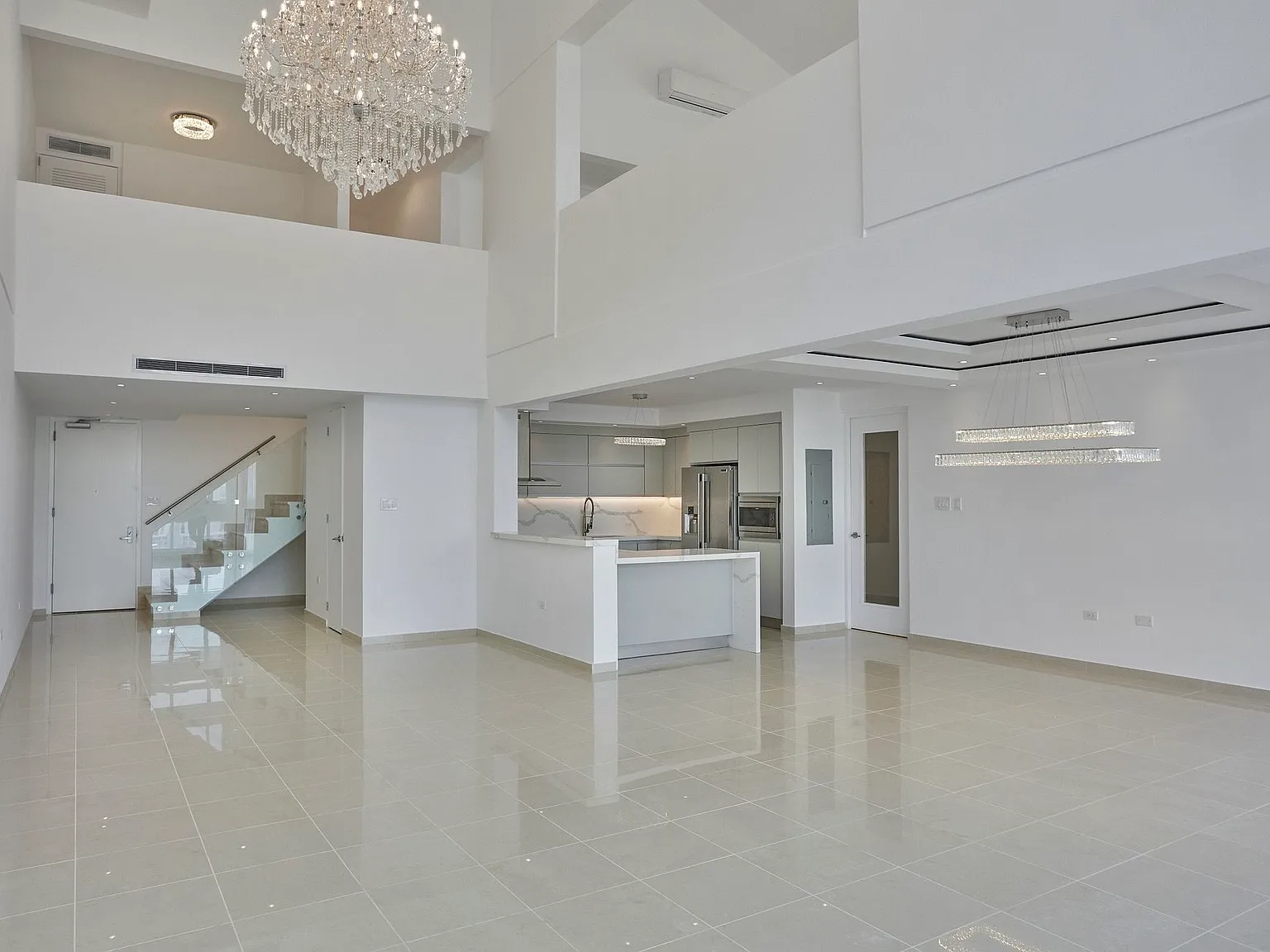 4 bed, 3.5 bath, 5400 sqft, $7,000 — Photo 3