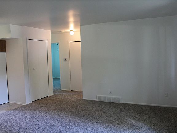 3rd image of 37 Maplecrest Dr