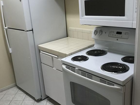 3rd image of 640 The Vlg Unit 206