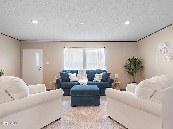 5th image of 930 Willow Place SW