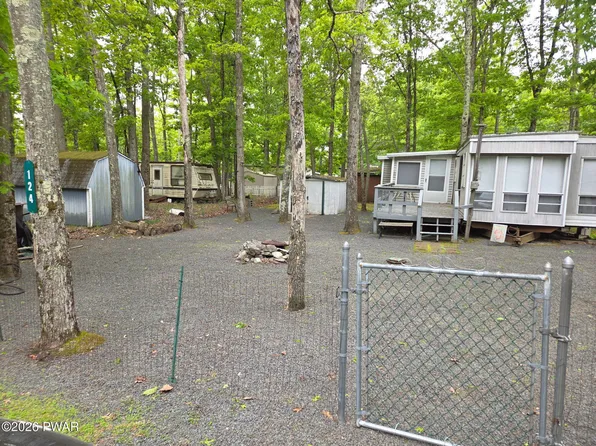 124 Arapajo Dr, Shohola, PA 18458