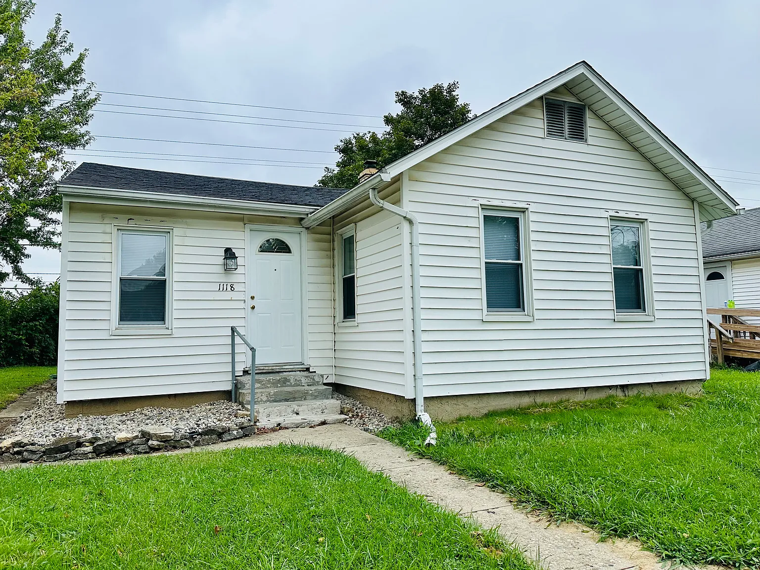 3 bed, 856 sqft, $950 — Photo 1