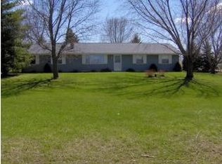 W8123 Grandview Rd, Hortonville, WI 54944