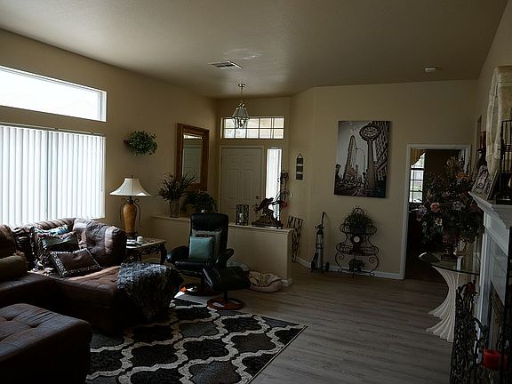 Living room/entryway
