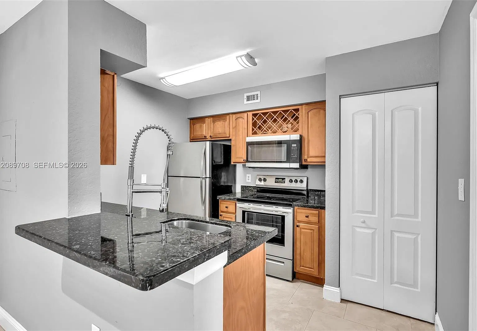 2820 N Oakland Forest Dr — Photo 1