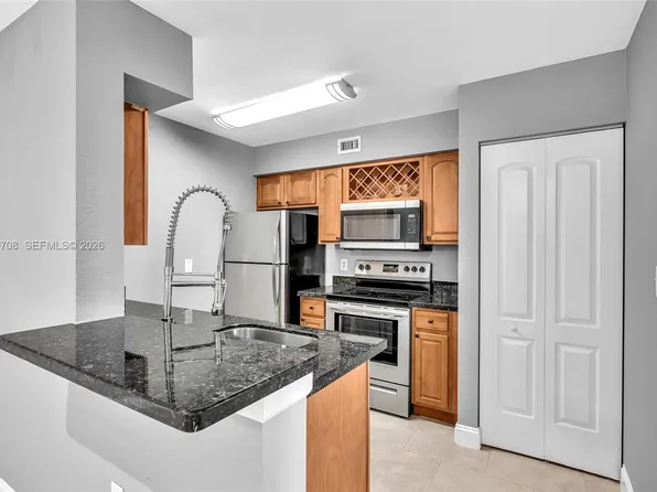 2820 N Oakland Forest Dr, Fort Lauderdale, FL