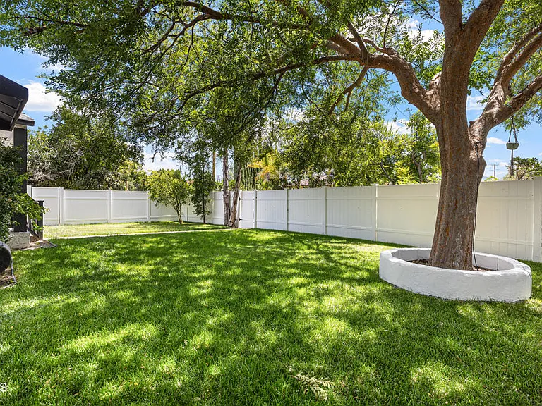 11125 Welby Way — Photo 3