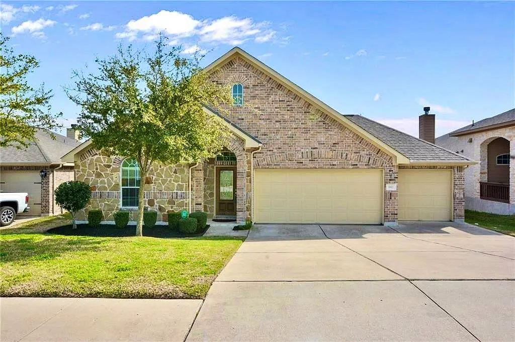 3 bed, 3.0 bath, 2309 sqft, $2,495 — Photo 1