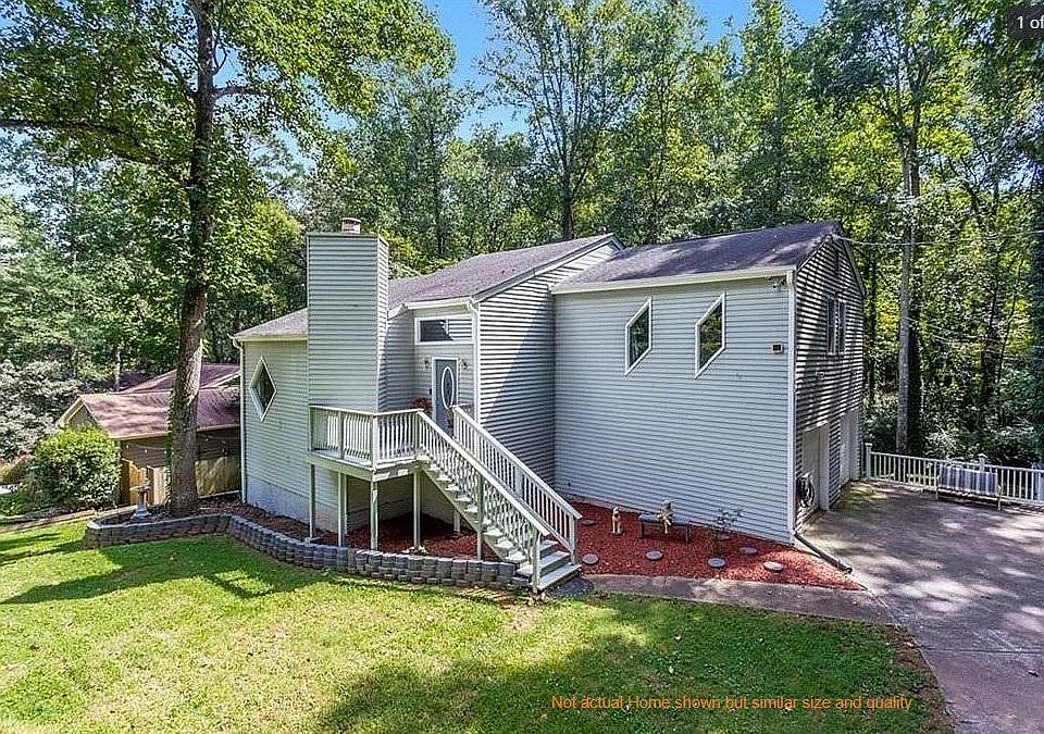 2nd image of 3083 Deshong Dr
