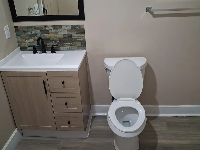 17-19 Mahl Ave #3 — Photo 8