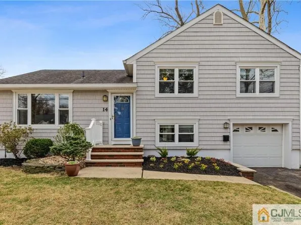 14 Miller Dr, Metuchen, NJ 08840