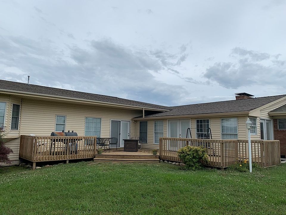 1st image of 421 Callaway Dr #B