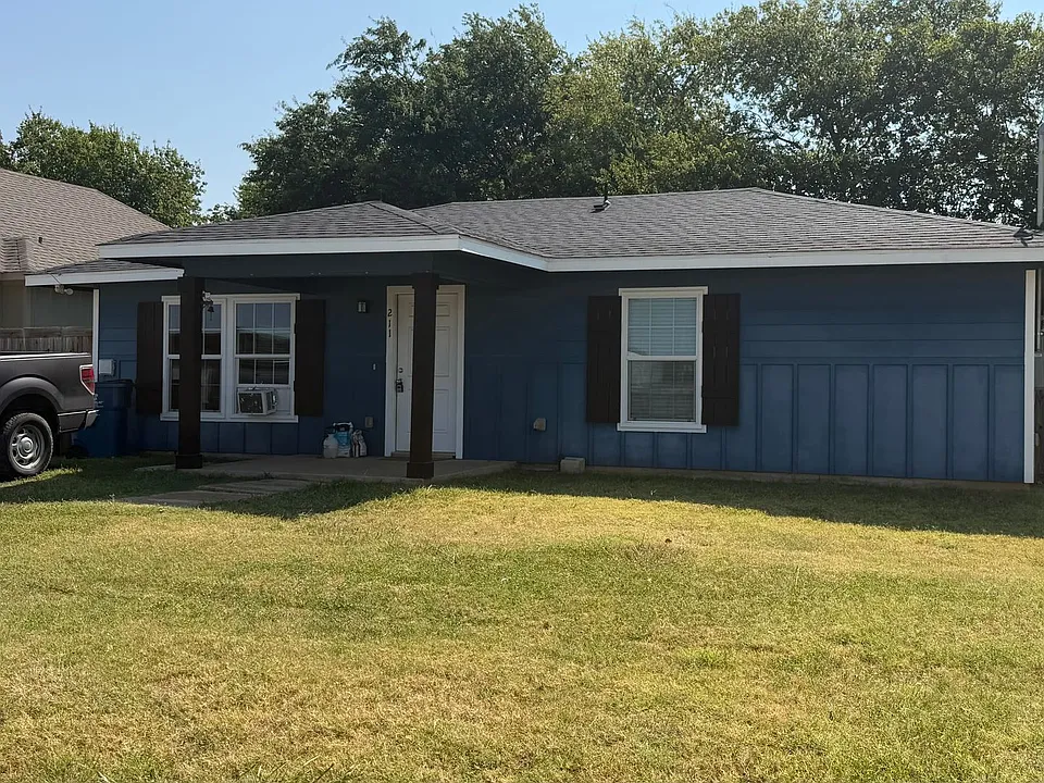211 Railroad Ave