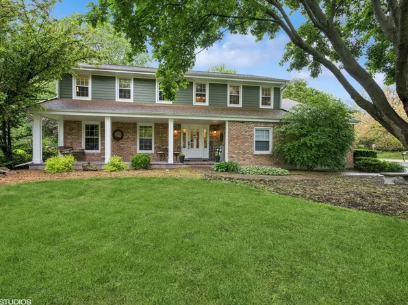 25 Lagoon Dr, Hawthorn Woods, IL 60047