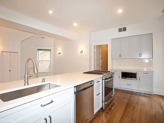 2nd image of 3131 N Clifton Ave APT 1