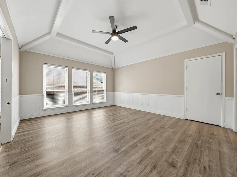 4925 Longwood Ct — Photo 19