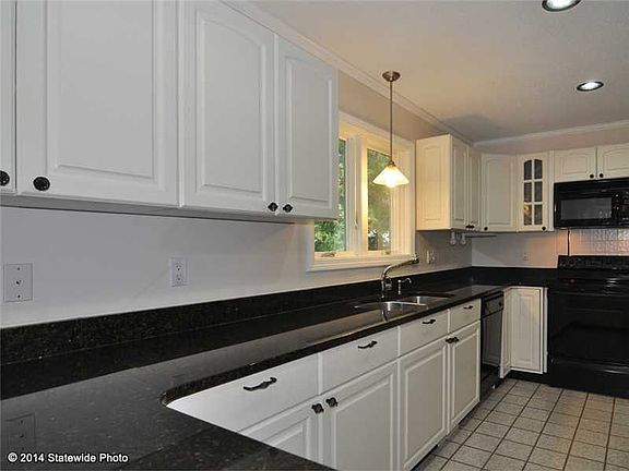 3rd image of 134 Pine Glen Dr