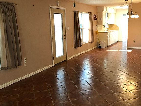 3rd image of 808 E Orleans St