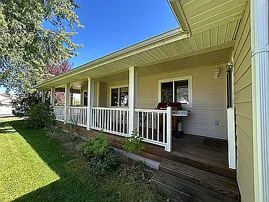 935 Elkhorn Dr — Photo 2