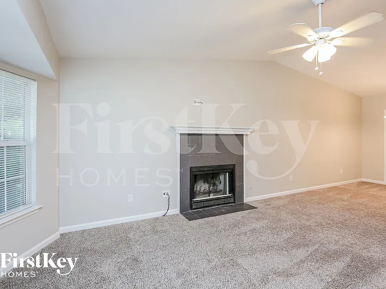 1121 Danube Trl — Photo 2