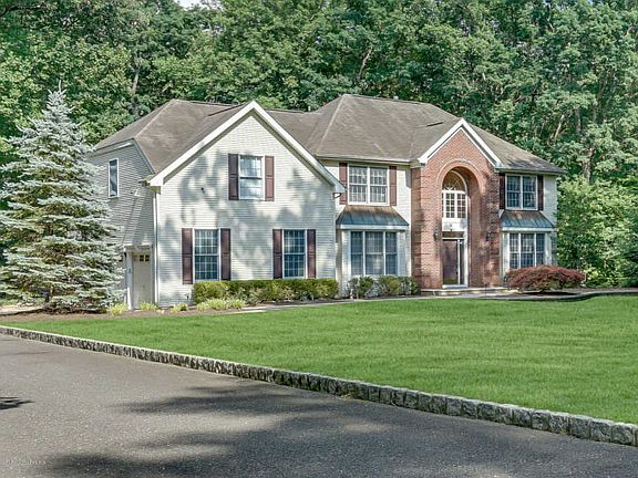 4th image of 35 Cheryl Ln