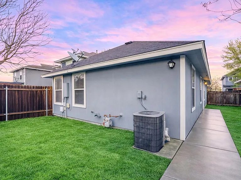 4620 Best Way — Photo 11