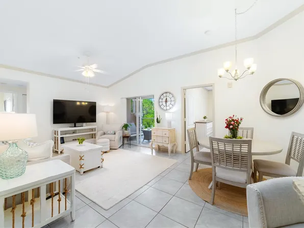 5095 Fairways Cir APT I201, Vero Beach, FL 32967
