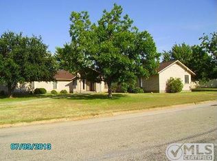 100 Nelson Dr, Comanche, TX 76442