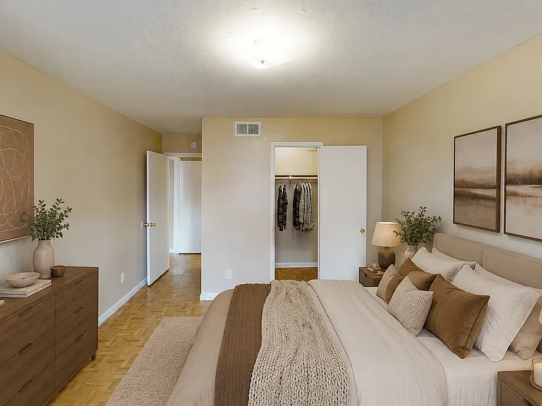 Creekwood Apartments — Photo 13