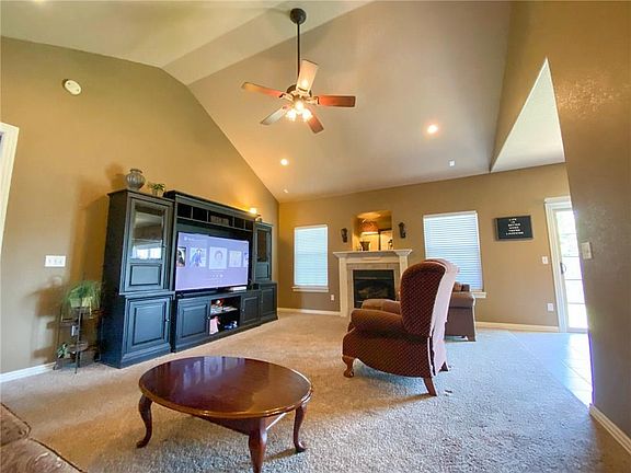 2nd image of 3518 Montpilier Pl