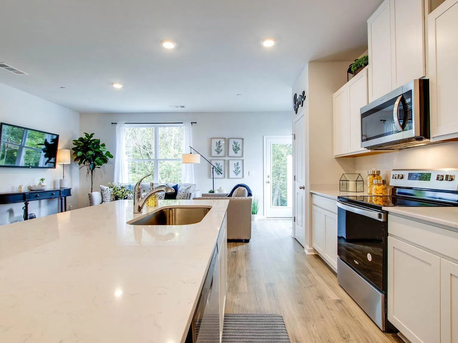 3 bed, 2.5 bath, 1474 sqft, $1,700 — Photo 3