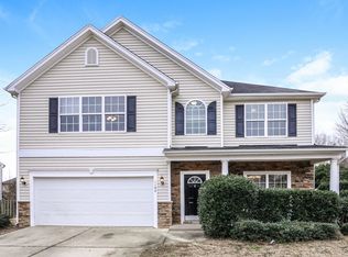1102 Braemar Highland Dr, Zebulon, NC 27597