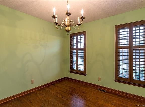 4th image of 1407 Merrimont Ave
