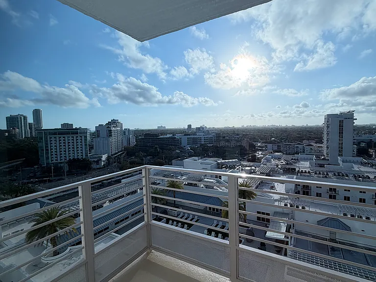 110 SW 13th St #2207 — Photo 1