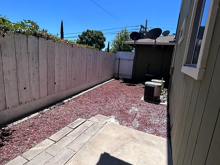1741 W Lockeford St #3 — Photo 11