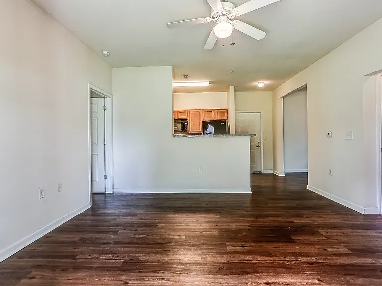 Elk Way Apartments — Photo 12