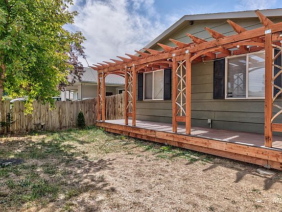 3rd image of 69 N Canyon St