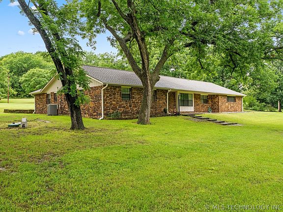 3rd image of 394051 W 2800th Rd