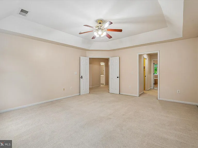 905 Royal Elm Ct — Photo 32