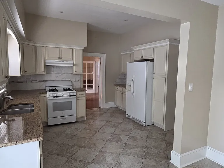 321 Pine St — Photo 14
