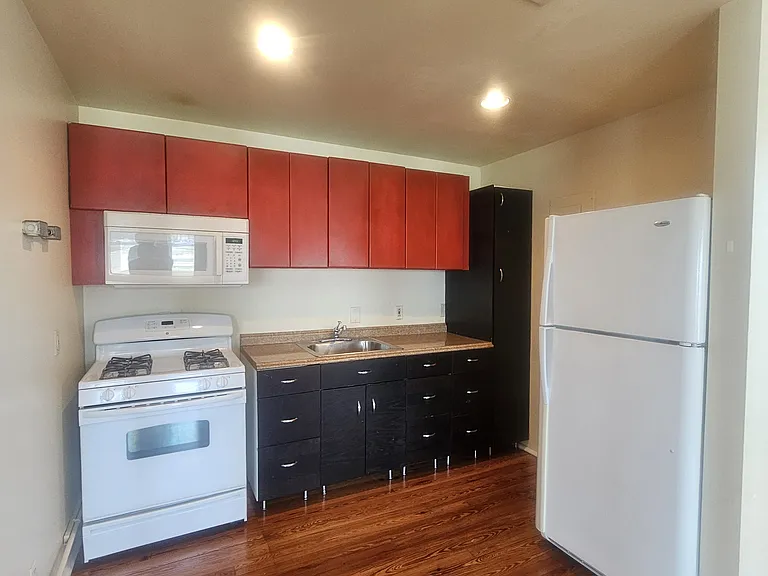 1401 W 75th St #B — Photo 10