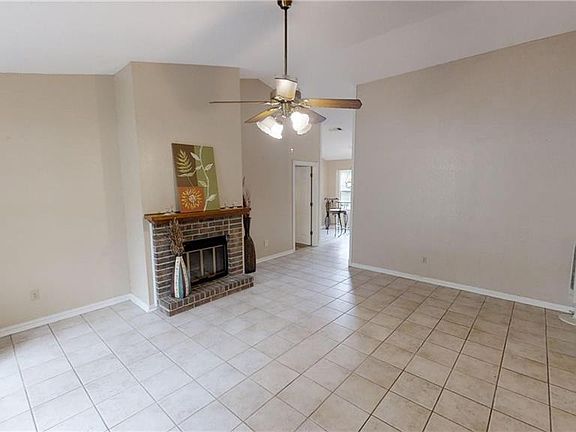 3rd image of 2016 Meadowbrook Dr