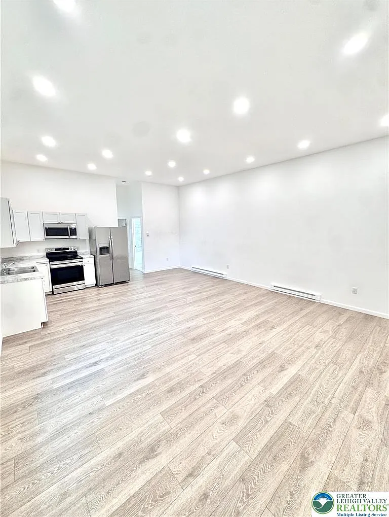 1 bed, 1.0 bath, 750 sqft, $1,350 — Photo 3