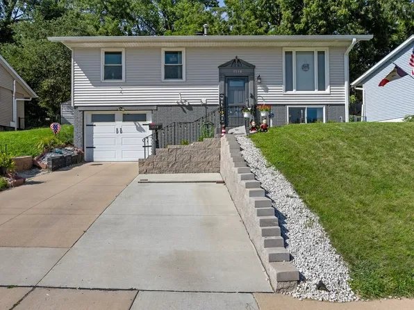 1518 Seminole Ave NW, Cedar Rapids, IA 52405