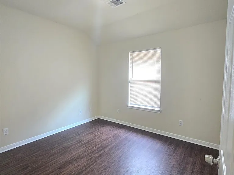 2112 Davis St — Photo 9