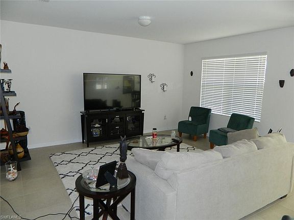 3rd image of 2420 NW 9th St