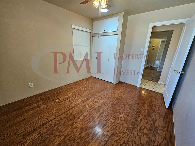 1735 S Locust St — Photo 14