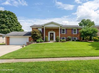 9013 Wooddale Dr, Louisville, KY 40272