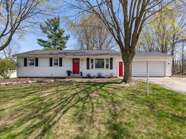 2911 Prairie Dr, Adrian, MI 49221