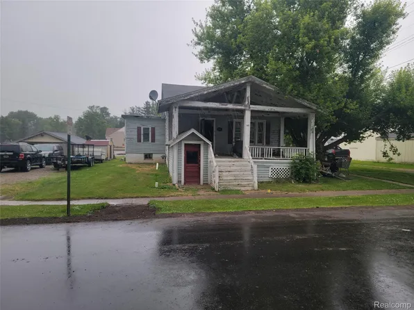 107 W Church St, Capac, MI 48014